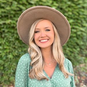 Meet your Posher, Emma!